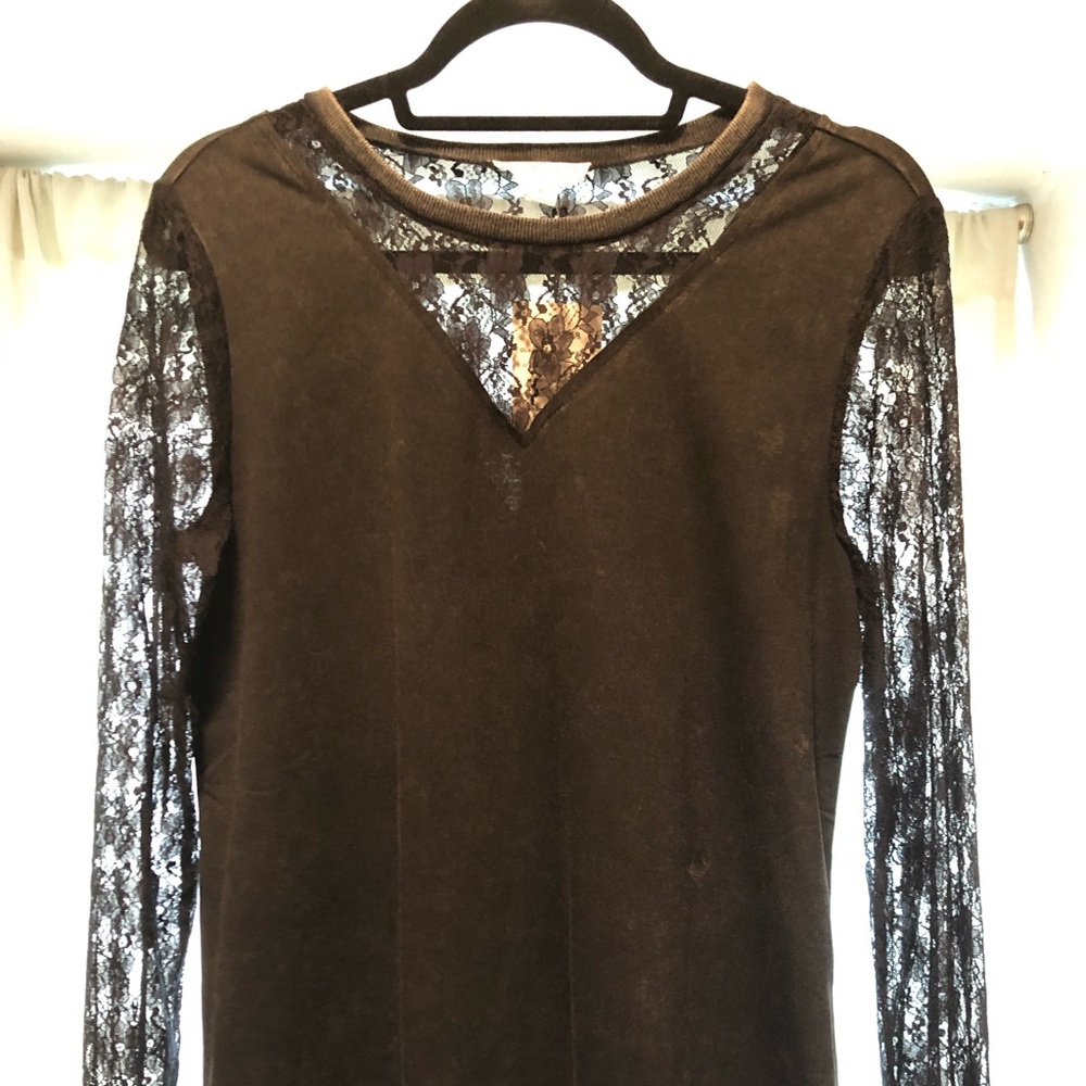 Long lace sleeved top